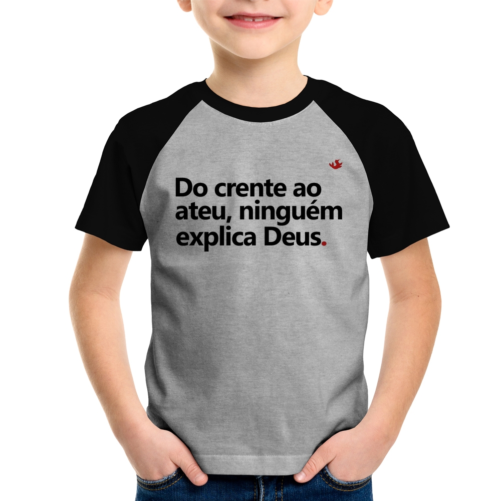 Camiseta Raglan Infantil Do crente ao ateu, ninguém explica Deus