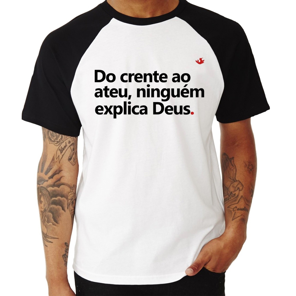 Camiseta Raglan Do crente ao ateu, ninguém explica Deus