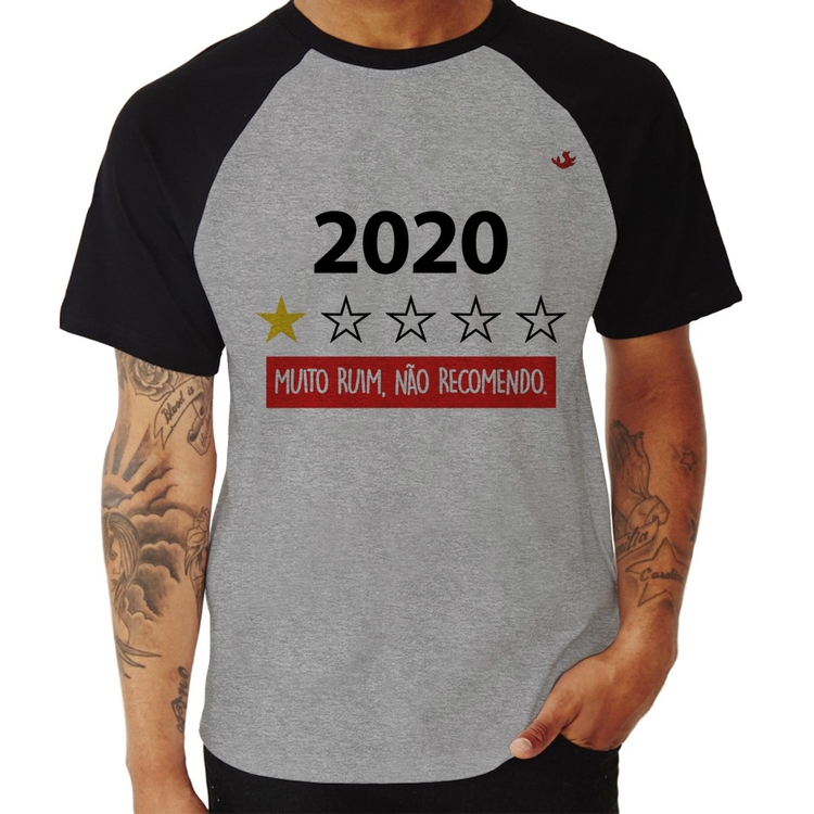 Camiseta Raglan 2020 - Muito ruim, não recomendo. - Cinza/Preto