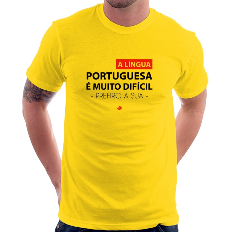 Camiseta A língua portuguesa é muito difícil, prefiro a sua - Amarela