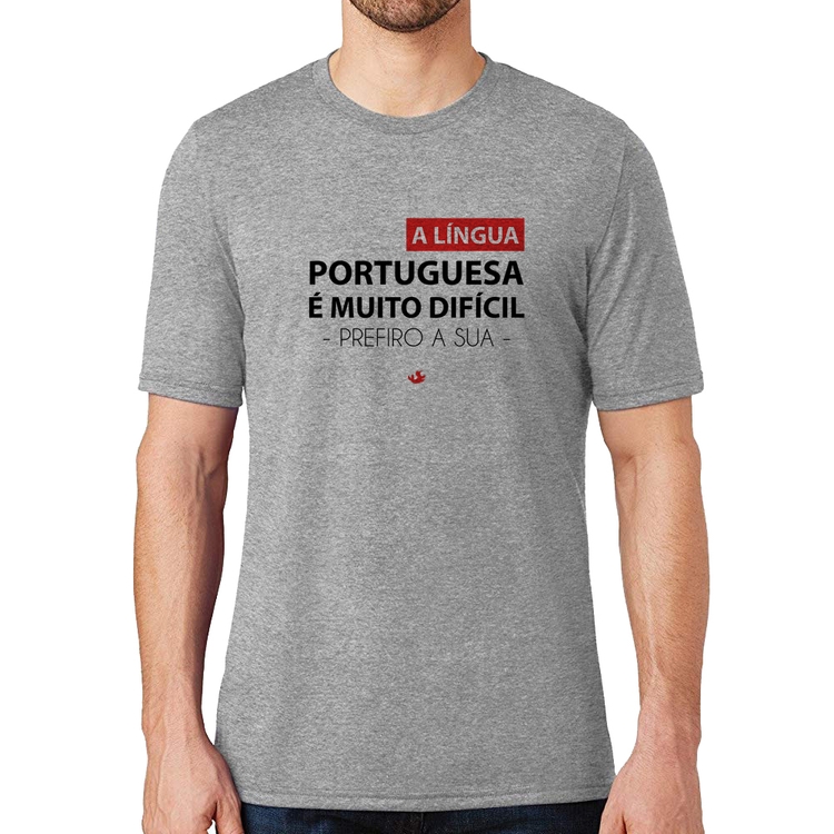 Camiseta A língua portuguesa é muito difícil, prefiro a sua - Cinza