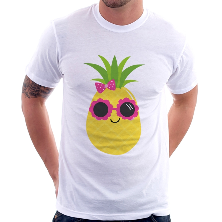 Camiseta Abacaxi Óculos e Laço