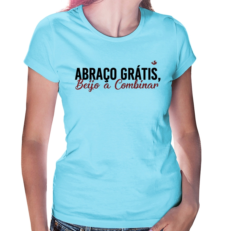 Baby Look Abraço grátis, beijo a combinar - Azul Bebê