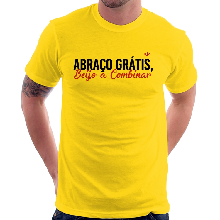 Camiseta Abraço grátis, beijo a combinar - Amarela