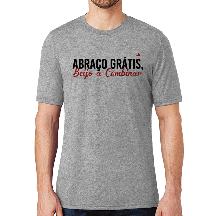 Camiseta Abraço grátis, beijo a combinar - Cinza