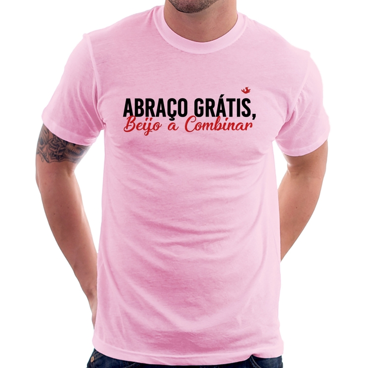 Camiseta Abraço grátis, beijo a combinar - Rosa Bebê