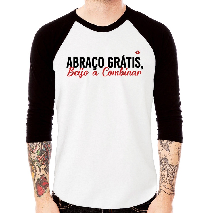 Camiseta Raglan Abraço grátis, beijo a combinar Manga 3/4