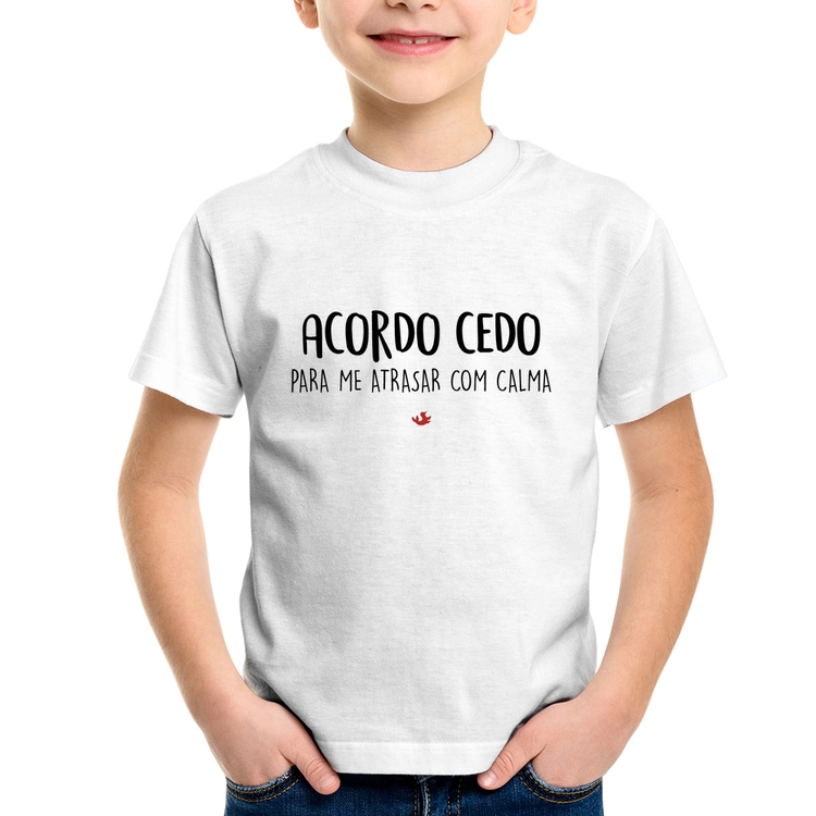 Camiseta Infantil Acordo cedo para me atrasar com calma
