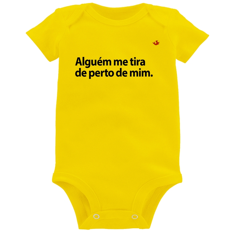 Body Bebê Alguém me tira de perto de mim. - Amarelo