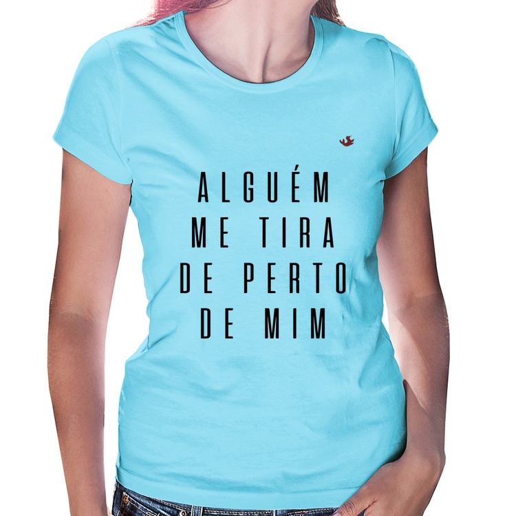 Baby Look Alguém me tira de perto de mim - Azul Bebê