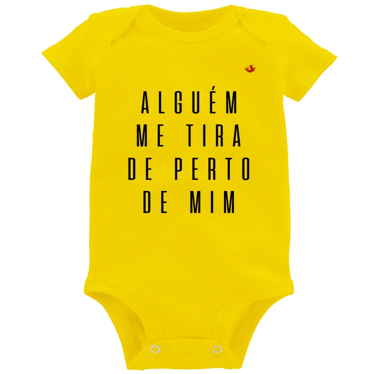 Body Bebê Alguém me tira de perto de mim - Amarelo