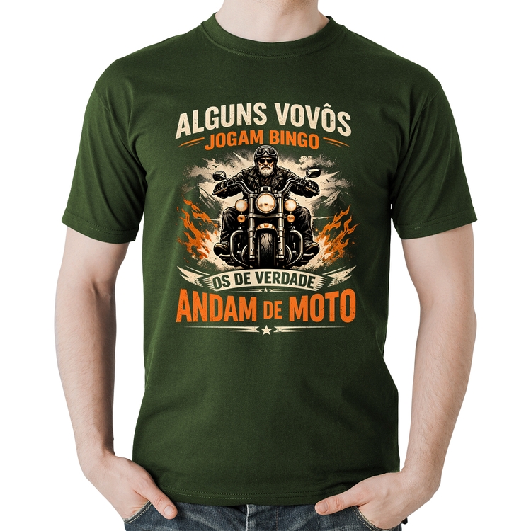 Camiseta Algodão Alguns vovôs jogam bingo, os de verdade andam de moto - Musgo
