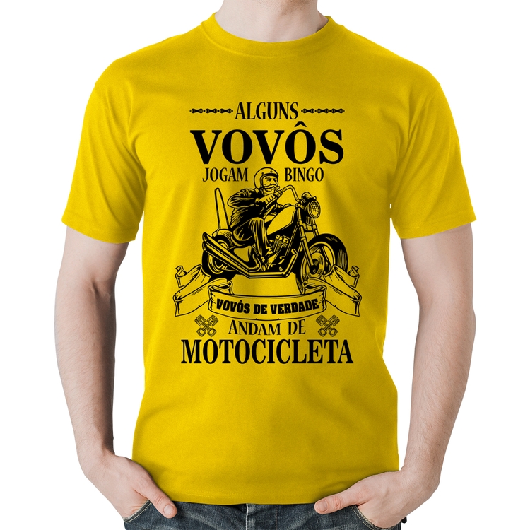 Camiseta Algodão Alguns vovôs jogam bingo, vovôs de verdade andam de motocicleta - Amarela