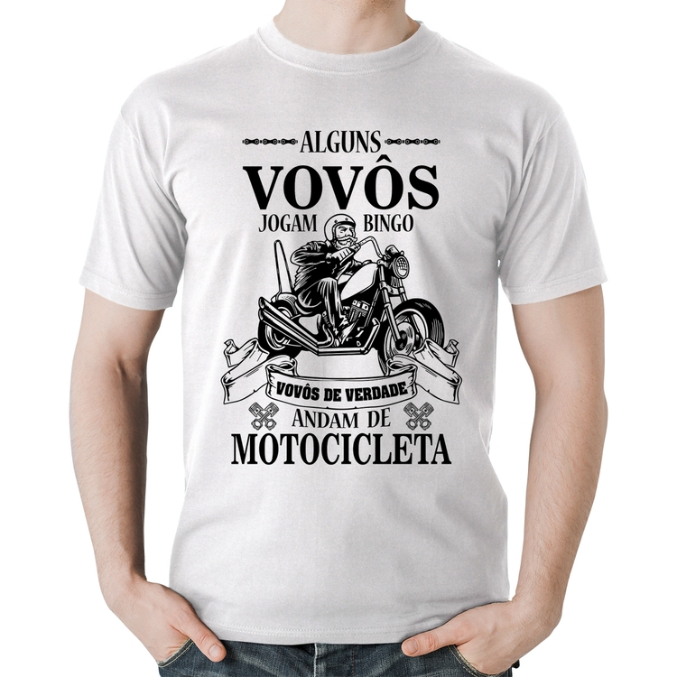 Camiseta Algodão Alguns vovôs jogam bingo, vovôs de verdade andam de motocicleta - Branca