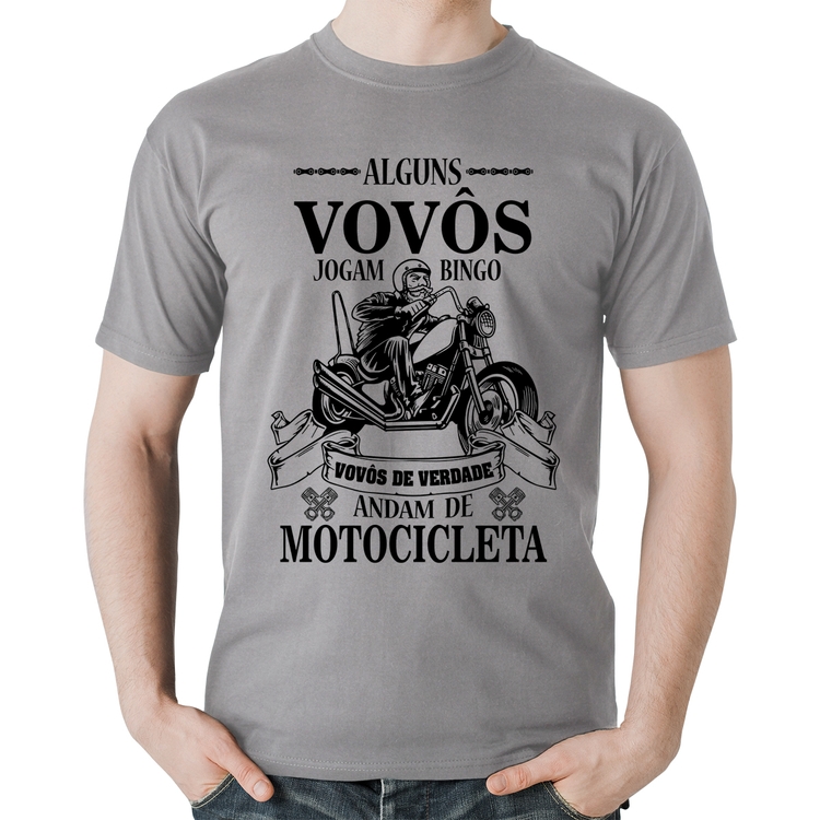 Camiseta Algodão Alguns vovôs jogam bingo, vovôs de verdade andam de motocicleta - Cinza