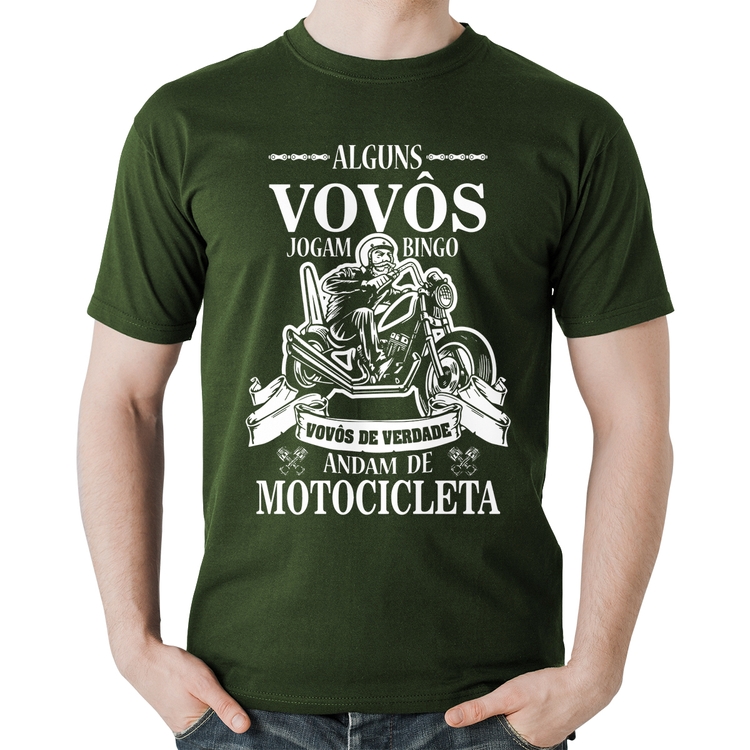 Camiseta Algodão Alguns vovôs jogam bingo, vovôs de verdade andam de motocicleta - Musgo