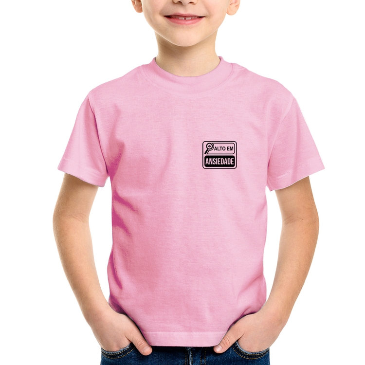 Camiseta Infantil Alto em Ansiedade - Rosa Bebê
