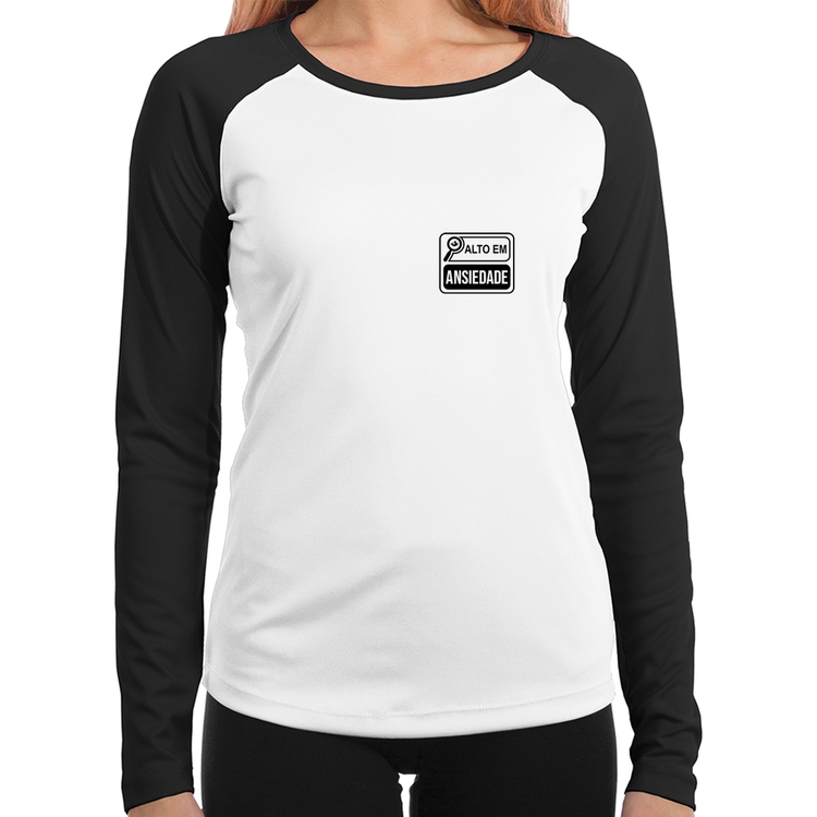 Baby Look Raglan Alto em Ansiedade Manga Longa