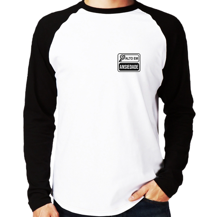 Camiseta Raglan Alto em Ansiedade Manga Longa