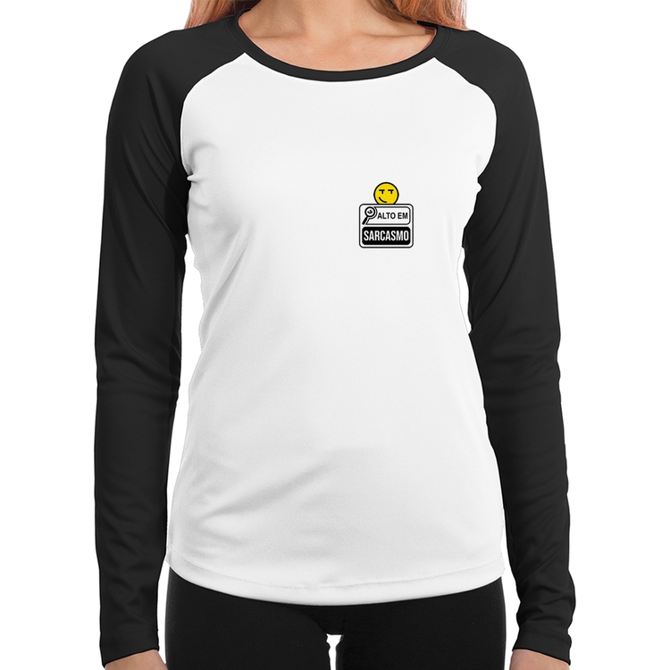 Baby Look Raglan Alto em Sarcasmo Manga Longa