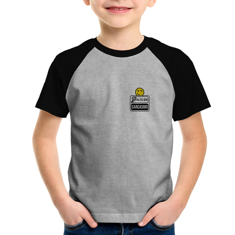 Camiseta Raglan Infantil Alto em Sarcasmo - Cinza/Preto