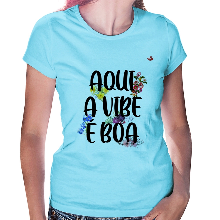 Baby Look Aqui a vibe é boa - Azul Bebê