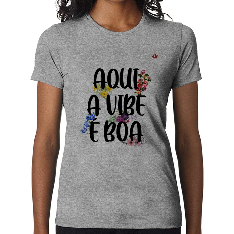 Baby Look Aqui a vibe é boa - Cinza