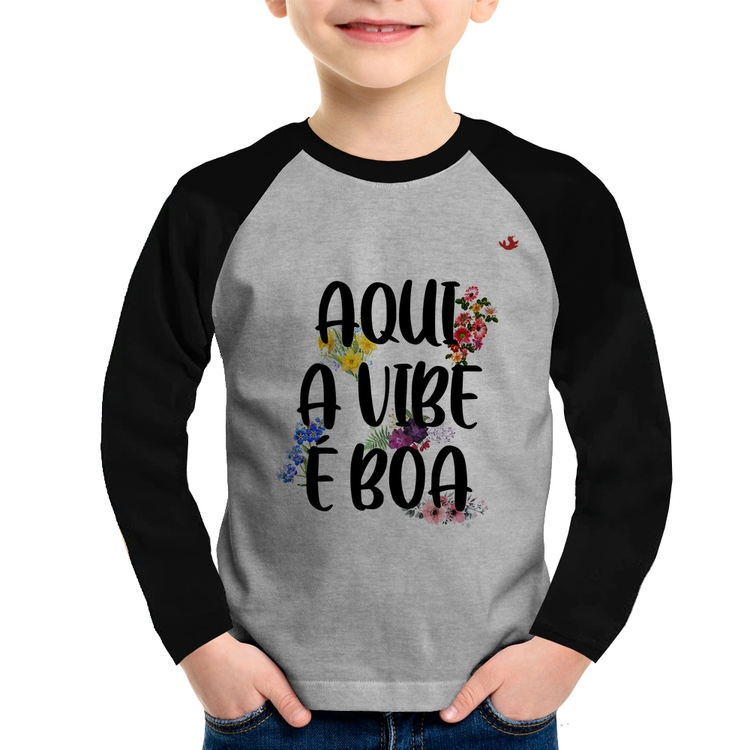 Camiseta Raglan Infantil Aqui a vibe é boa Manga Longa - Cinza/Preto