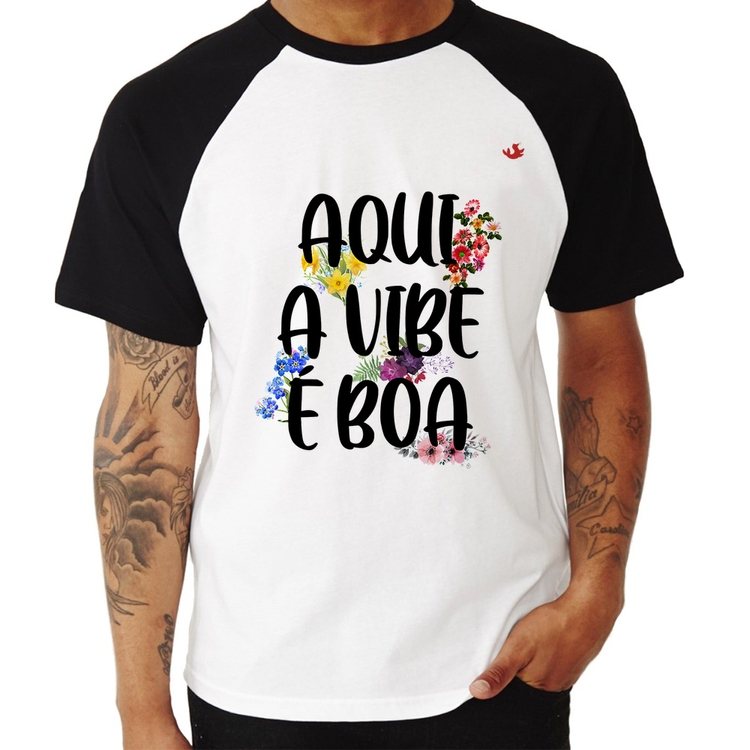 Camiseta Raglan Aqui a vibe é boa
