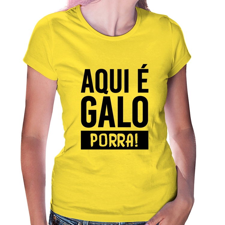 Baby Look Aqui é galo  - Amarela