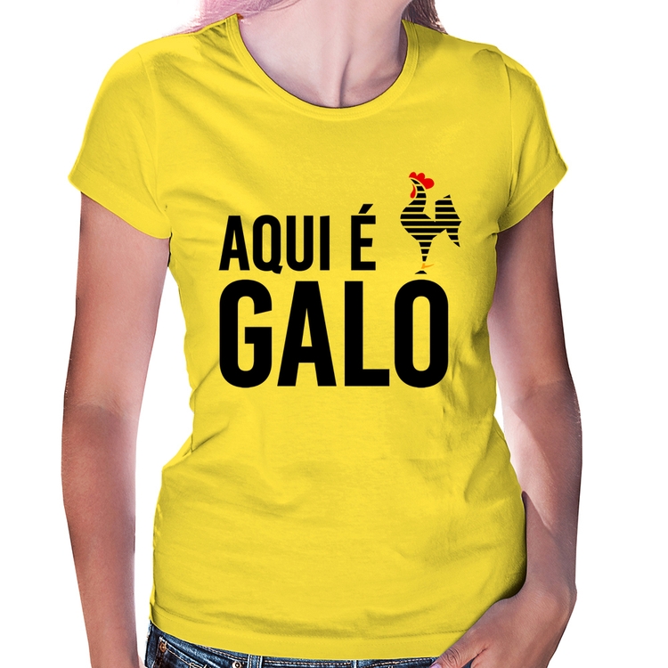 Baby Look Aqui é galo - Amarela