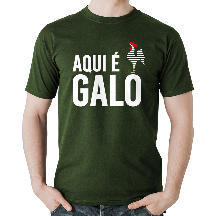 Camiseta Algodão Aqui é galo - Musgo
