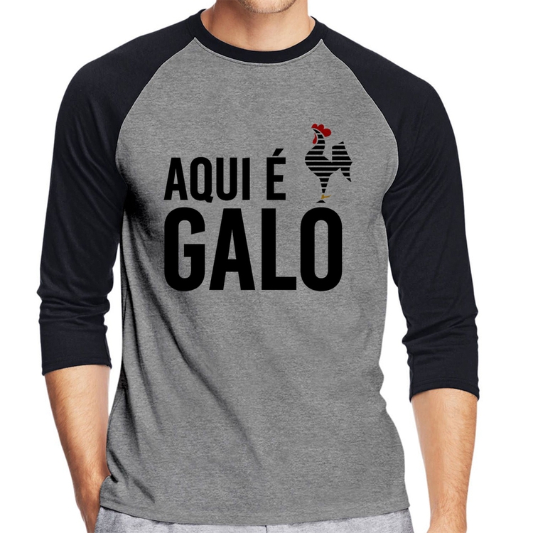 Camiseta Raglan Aqui é galo Manga 3/4 - Cinza/Preto