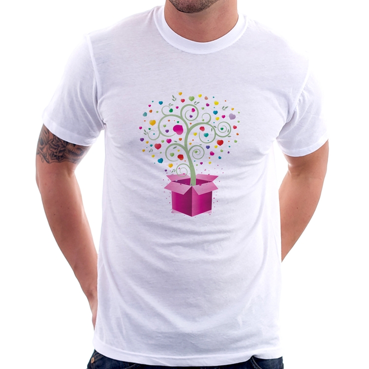 Camiseta Árvore Corações Caixa