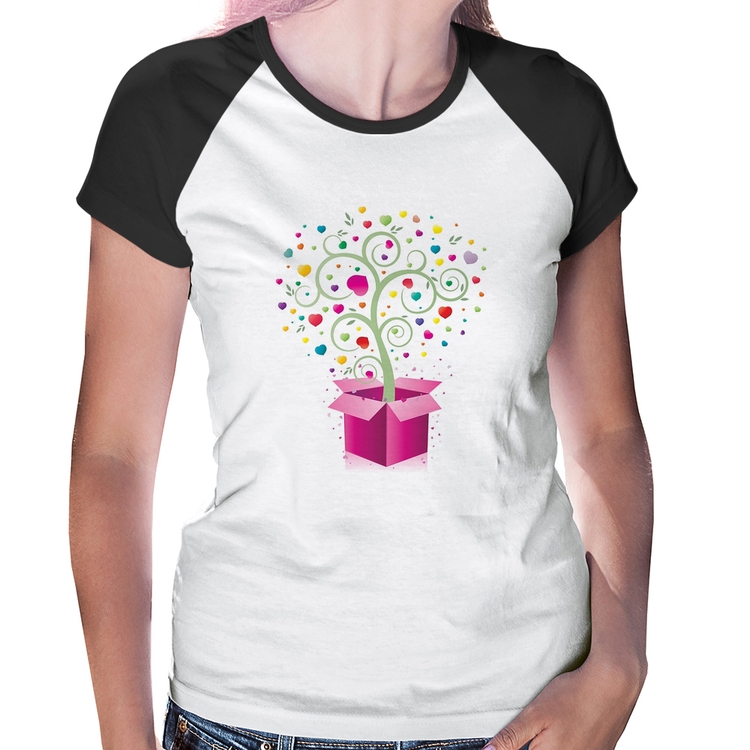 Baby Look Raglan Árvore Corações Caixa