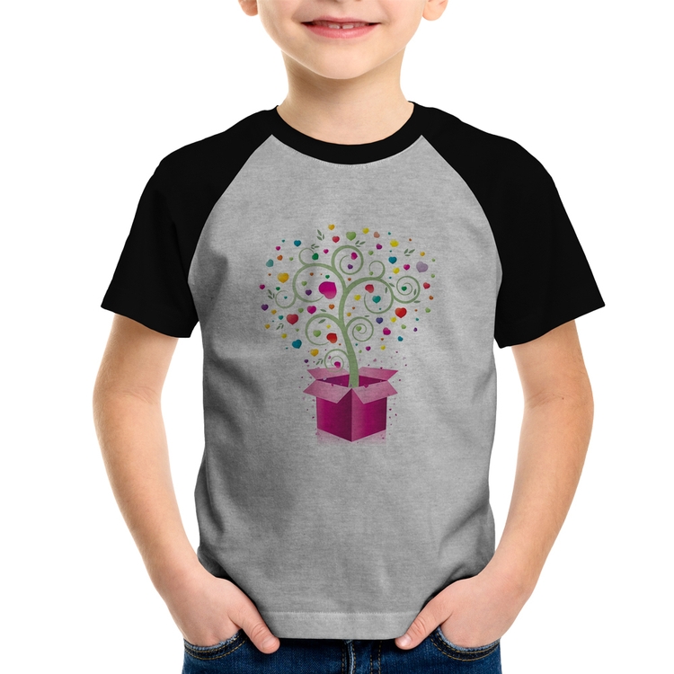 Camiseta Raglan Infantil Árvore Corações Caixa - Cinza/Preto