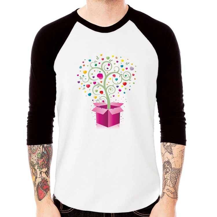 Camiseta Raglan Árvore Corações Caixa Manga 3/4