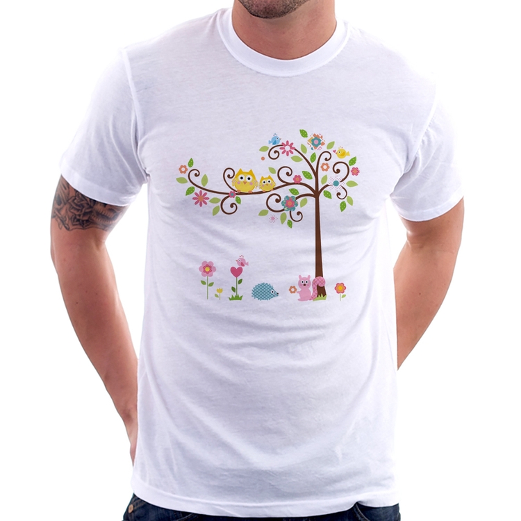 Camiseta Árvore Flores E Animais