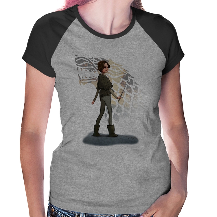 Baby Look Raglan Arya Stark Art - Cinza/Preto