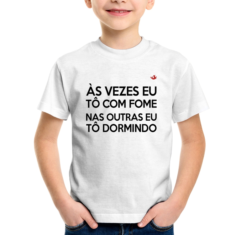 Camiseta Infantil Às vezes eu tô com fome, nas outras eu tô dormindo