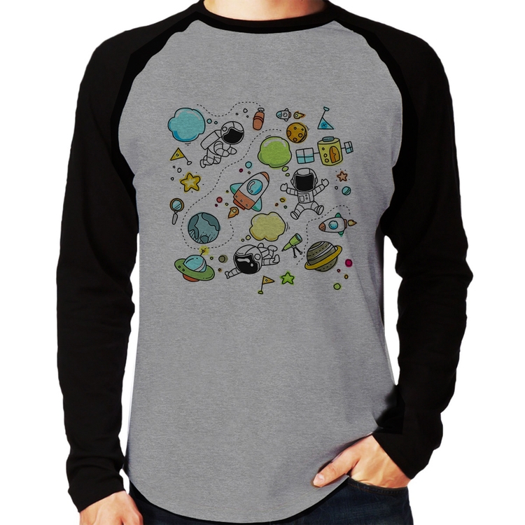 Camiseta Raglan Astronauta Manga Longa - Cinza/Preto