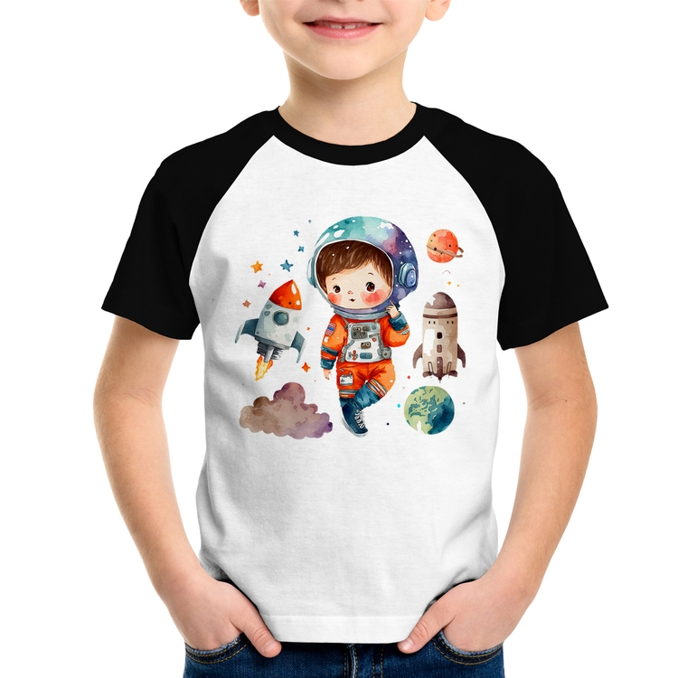 Camiseta Raglan Infantil Astronauta Criança e Foguetes