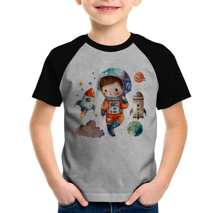 Camiseta Raglan Infantil Astronauta Criança e Foguetes - Cinza/Preto
