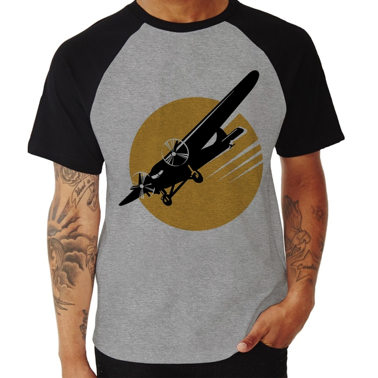 Camiseta Raglan Avião Bimotor - Cinza/Preto