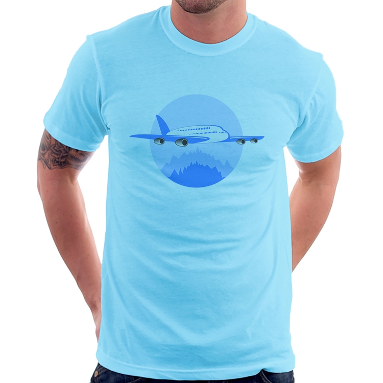 Camiseta Avião nas Montanhas - Azul Bebê