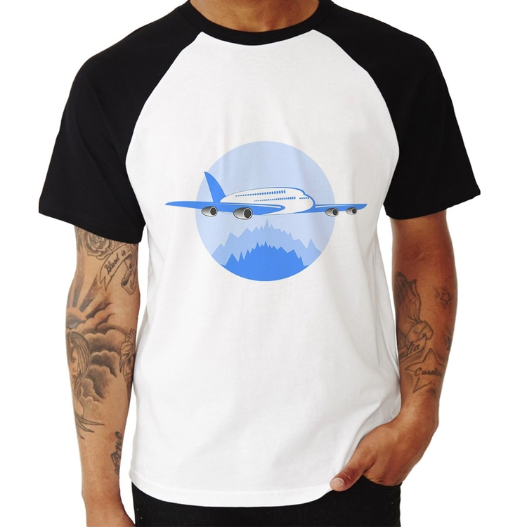 Camiseta Raglan Avião nas Montanhas