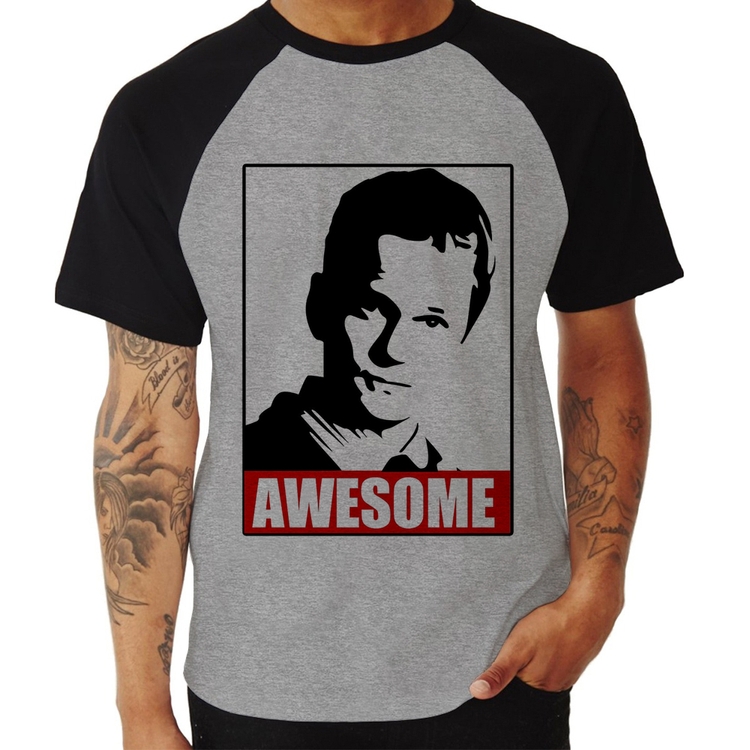 Camiseta Raglan Awesome Barney Stinson - Cinza/Preto