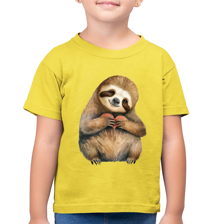 Camiseta Algodão Infantil Bicho Preguiça Coração - Amarelo Canário