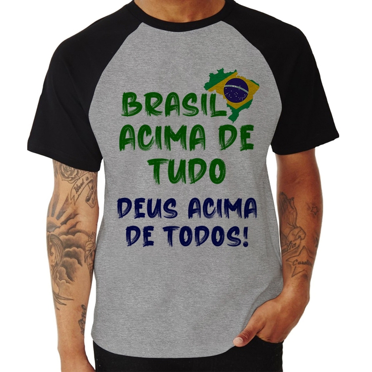 Camiseta Raglan Brasil Acima de Tudo Deus Acima de Todos - Bandeira - Cinza/Preto