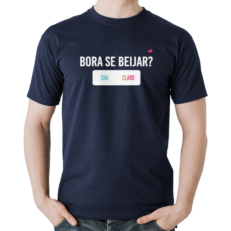 Camiseta Algodão Bora se beijar? Sim ou Claro - Marinho